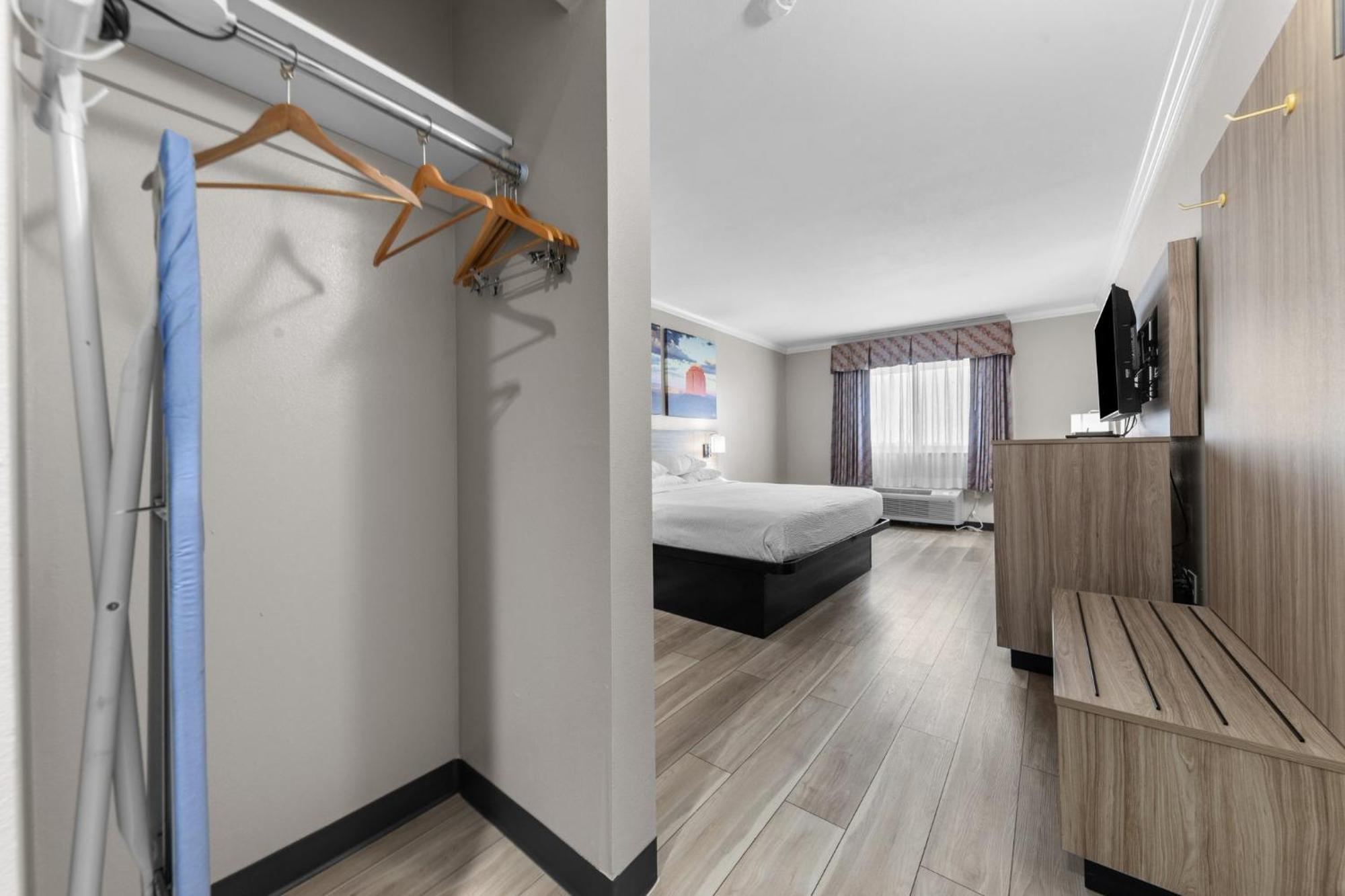 Days Inn By Wyndham Salado Exteriör bild